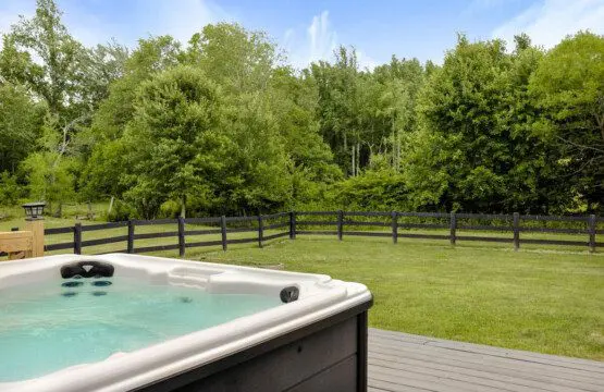 09504e26d89b46a9990390d40df015d3 Large