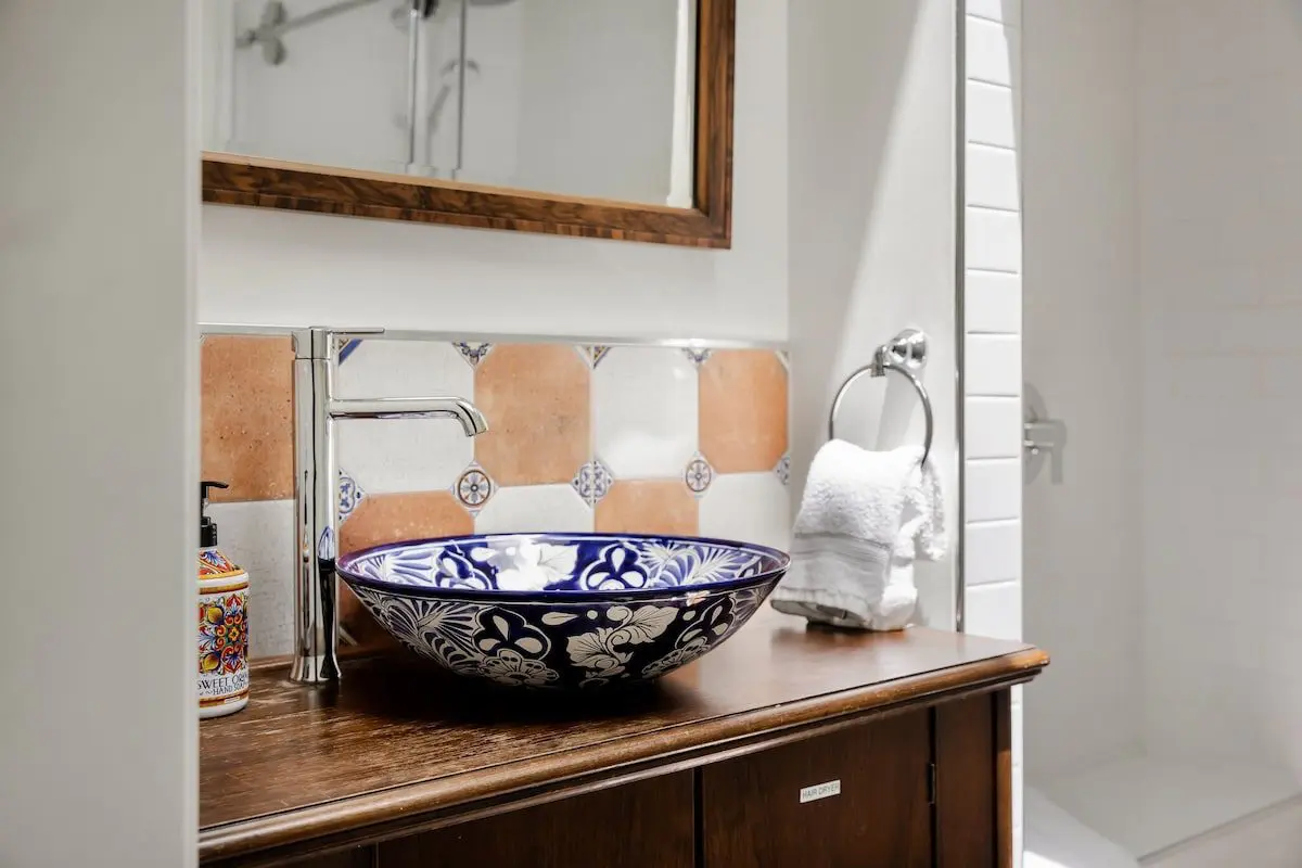 3d1eff1de2344d7a9822d0a0db165094 Large