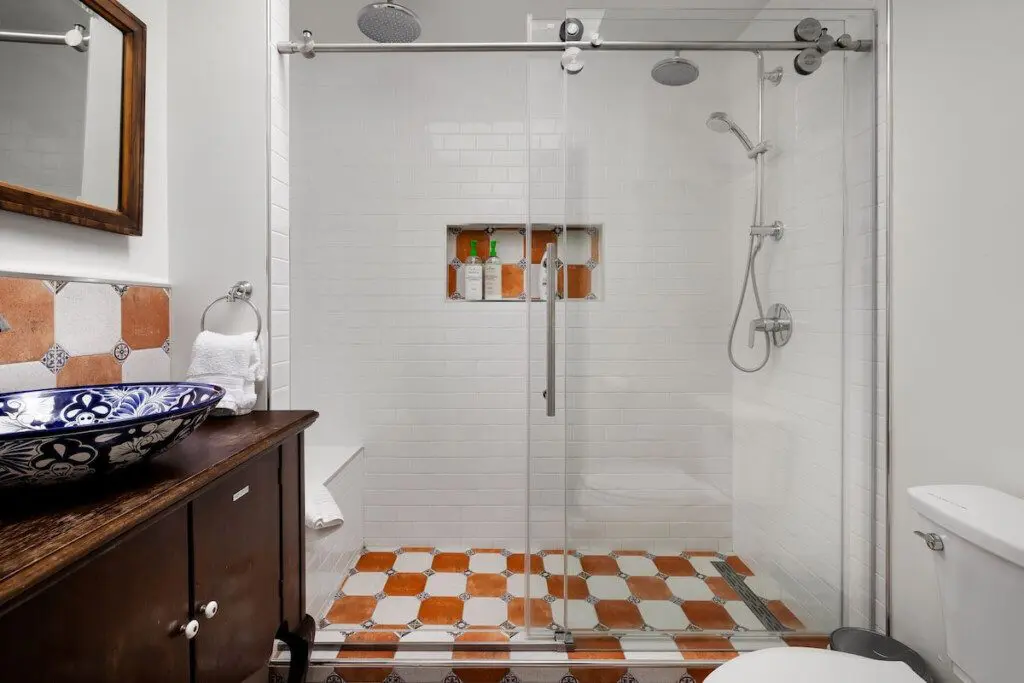 7bf9c2024b424641b56b07344233d97d Large