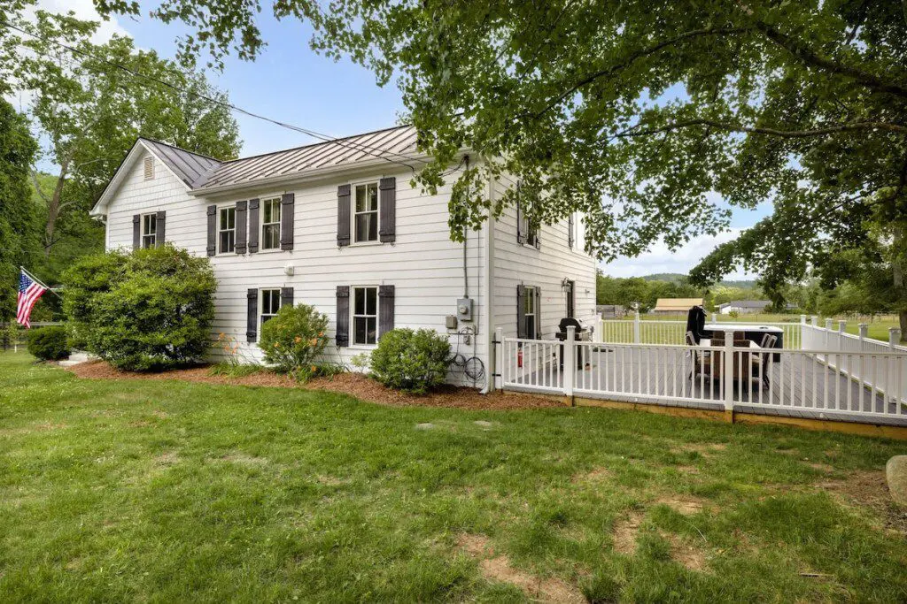 8bf3ebf10ccb4ab2b901ec23433d68c5 Large