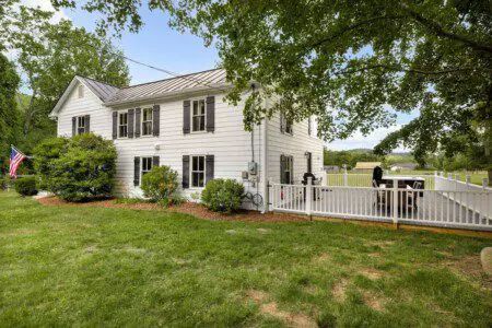 8bf3ebf10ccb4ab2b901ec23433d68c5 Large