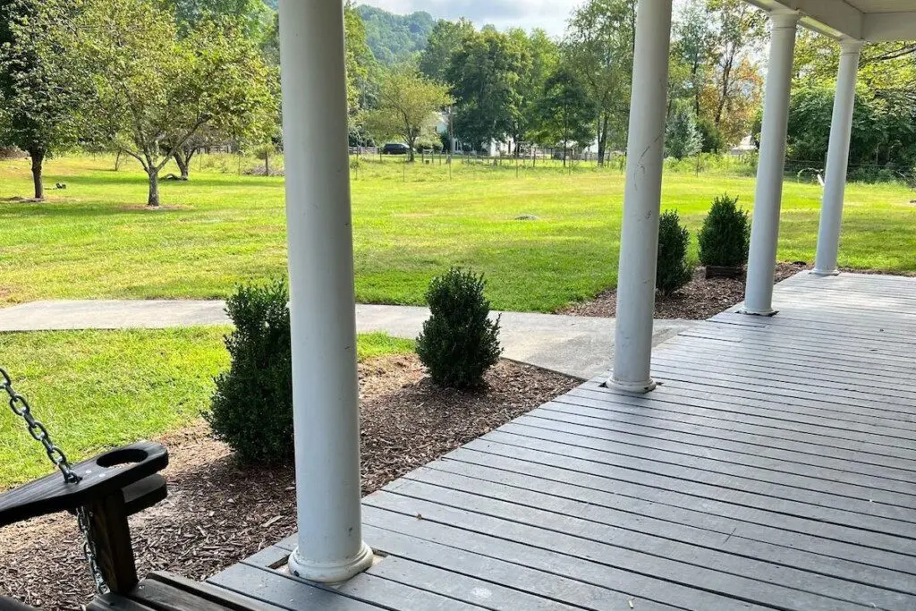 93ffc496c58c44c8a89cbdc7eb5810bf Large