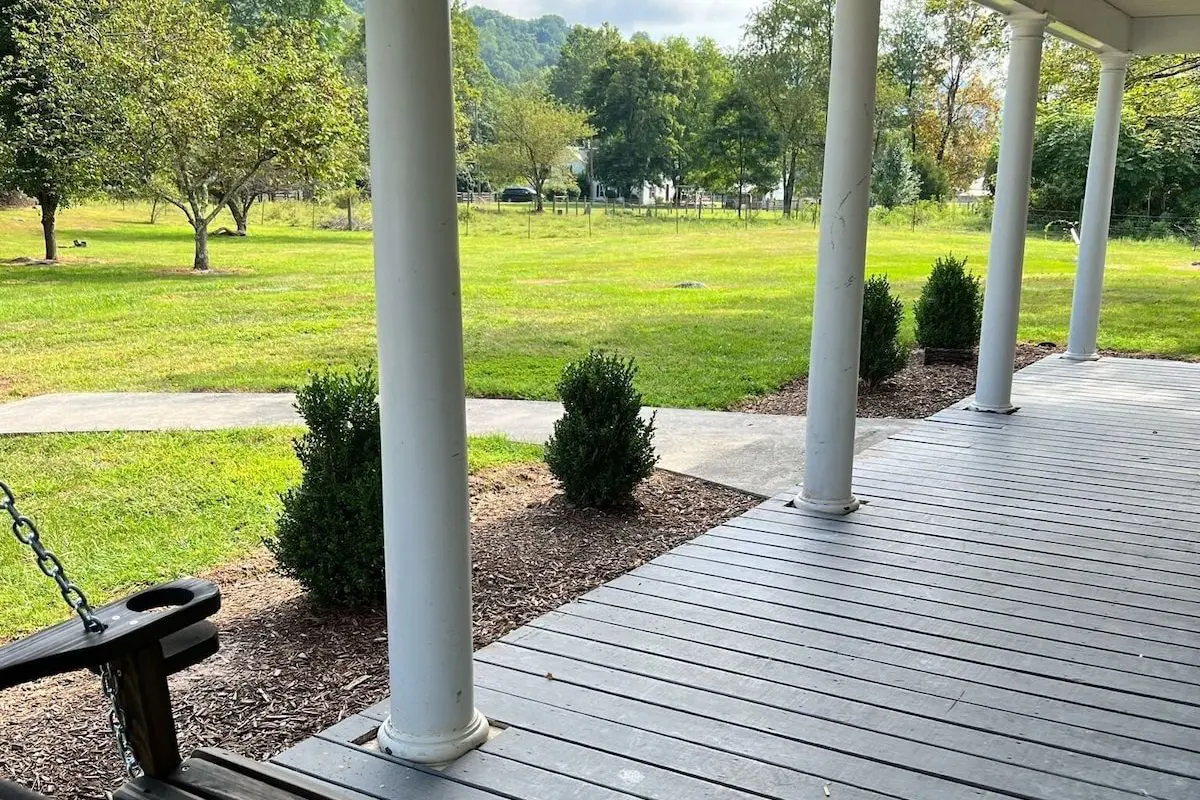 93ffc496c58c44c8a89cbdc7eb5810bf Large