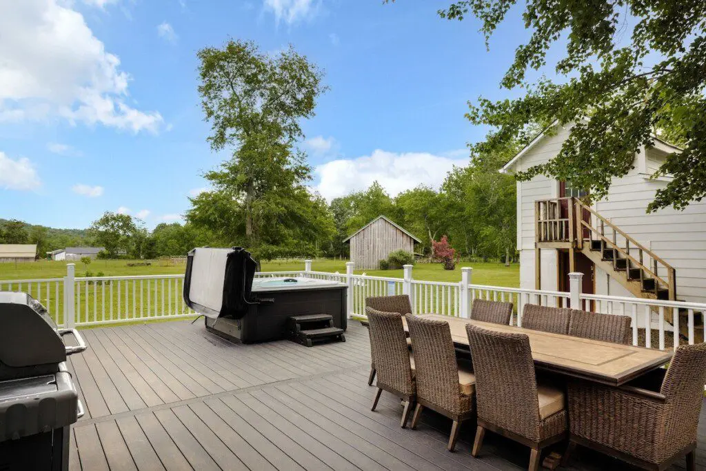 b43f4752f38444d9968841d630655f55 Large