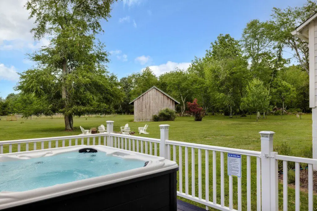 bf7d2d5d18884a7099969be53e4f34cd Large